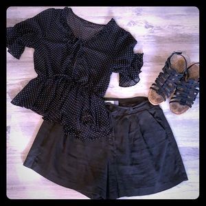 Charcoal Old Navy shorts. Sz 6